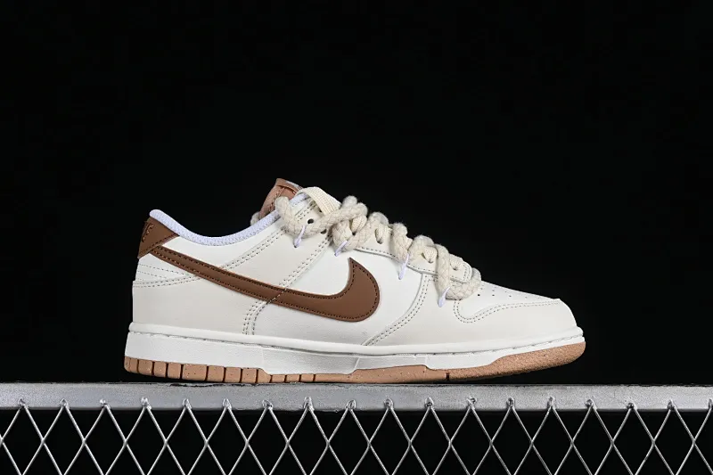 All Categories Nk SB Dunk Series Nk SB Dunk Low Low-top Sneakers Nk Dunk Low Next Nature "Hemp" Trick-or-treat Doll Soybean Milk Bear Maillard Simple and Versatile SB Strap Low-top Casual Sneakers DD1873-200